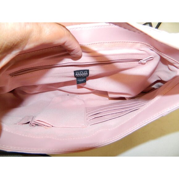 Wilsons Leather Light Pale Pink Leather Shoulder Bag W Zip Pockets Zip To Widen - Picture 12 of 12